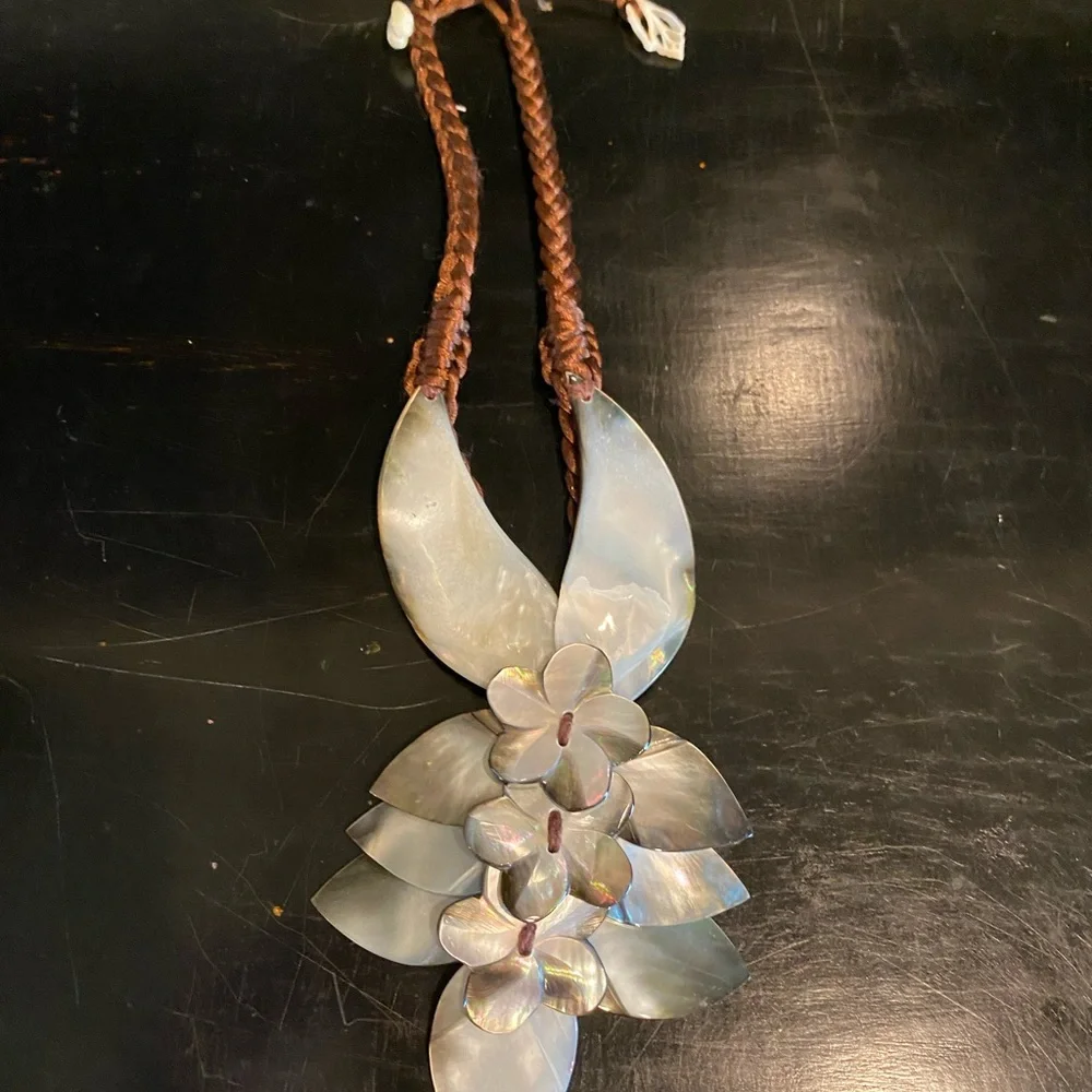 Tahitian Handmade Necklace, Beautiful shells designed necklace.. - Picture 4 of 5